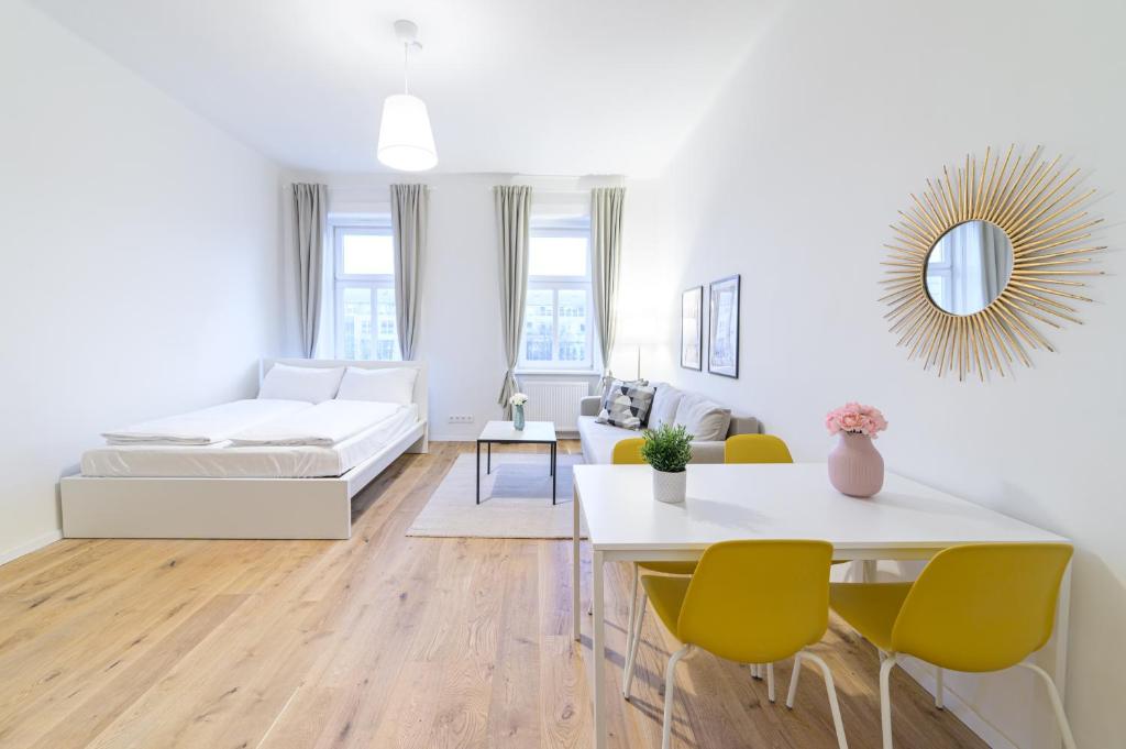 Postel nebo postele na pokoji v ubytování Beautiful apartment in Vienna's Heart 1c