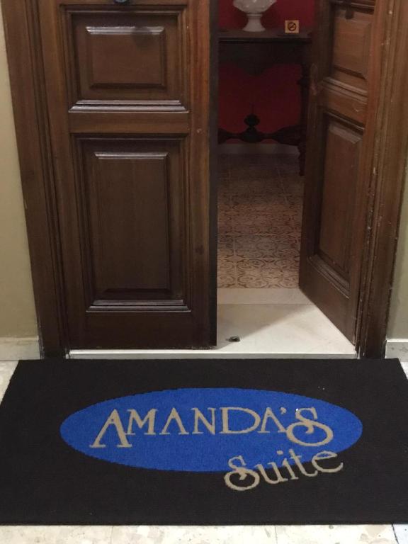 Vottorð, verðlaun, skilti eða annað skjal til sýnis á Amanda's Suite