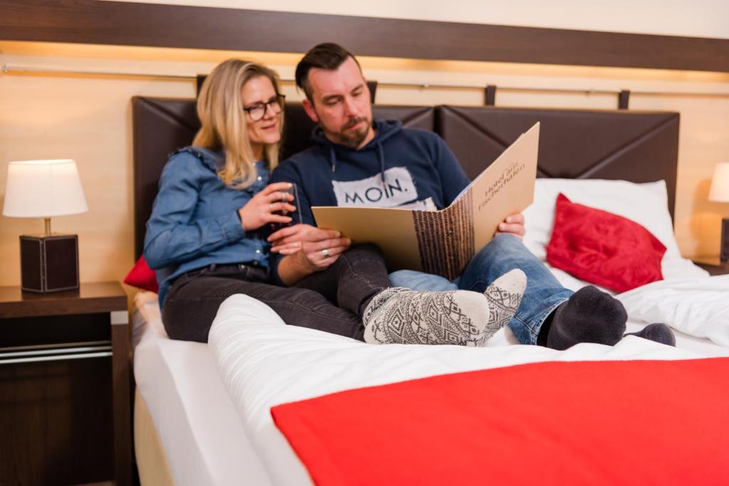 Postel nebo postele na pokoji v ubytování Hotel am Fischerhafen