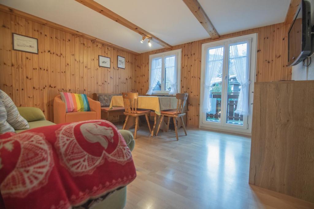 TV a/nebo společenská místnost v ubytování Chalet Alpenruh