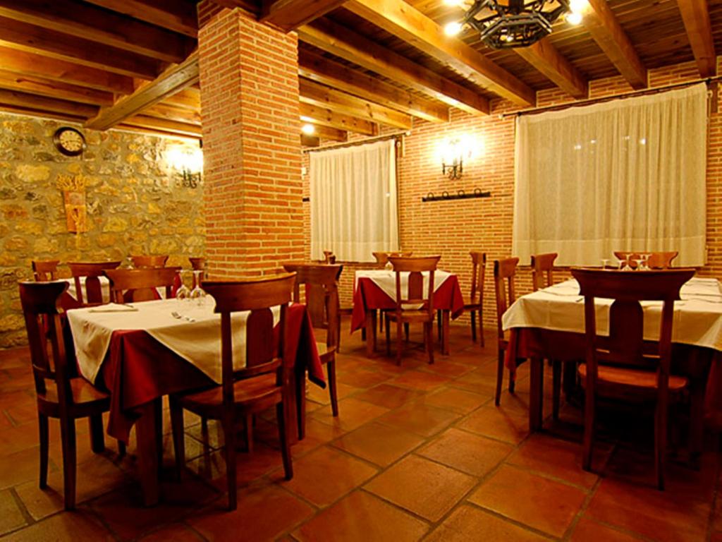 Reštaurácia alebo iné gastronomické zariadenie v ubytovaní La Casona del Herrero