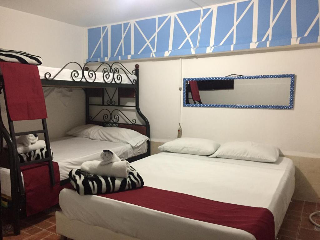 Divstāvu gulta vai divstāvu gultas numurā naktsmītnē Yellow Hotel Maraya