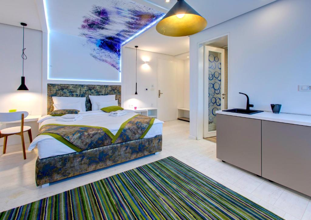 Postel nebo postele na pokoji v ubytování Diamond Rain Boutique Hotel