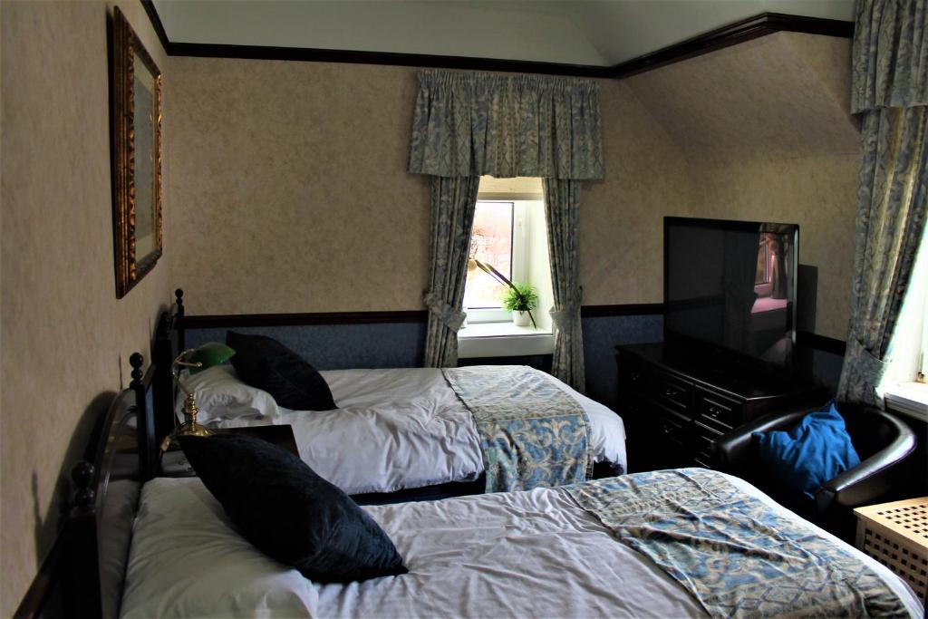 Loch Arklet House - Twin Room With Private External Bathroom