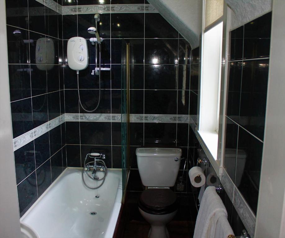 Loch Arklet House - Large Twin Room