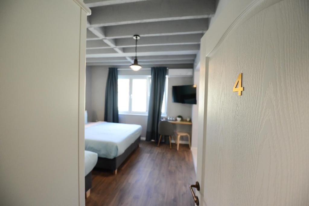 Skopje Arch Residence - Triple Room With Balcony