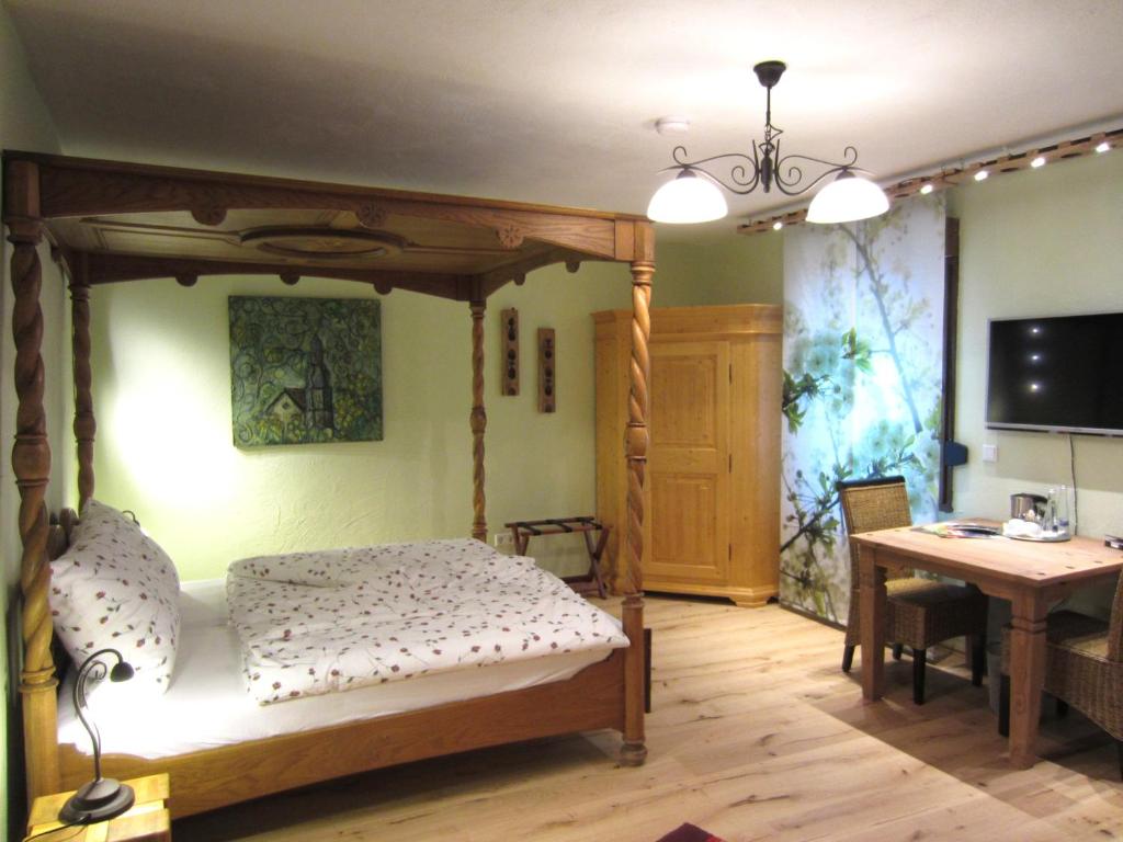 Postel nebo postele na pokoji v ubytování Cleo´s Hotel Kallstadt