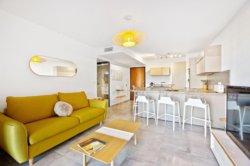 Kuchyň nebo kuchyňský kout v ubytování Domaine du Frassu, T2 standing, plage à pied