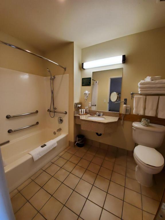 Country Inn & Suites by Radisson, Bend, OR photo