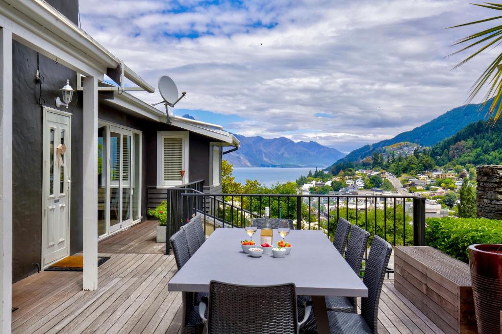 Queenstown House Bed & Breakfast and Apartments photo
