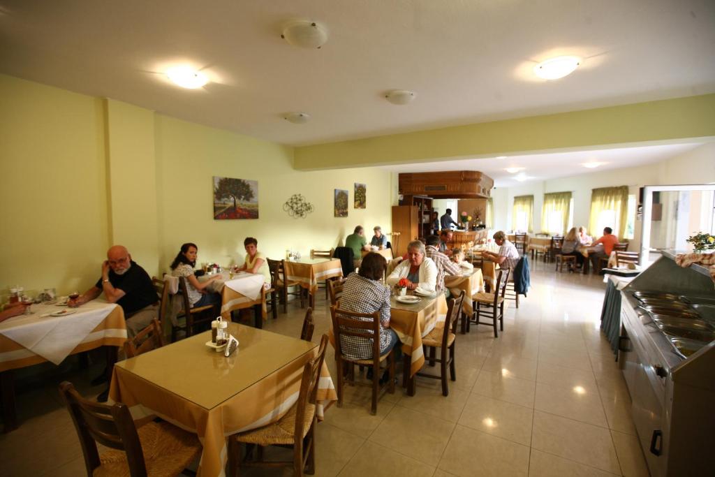 Restaurace v ubytování Ormos Atalia