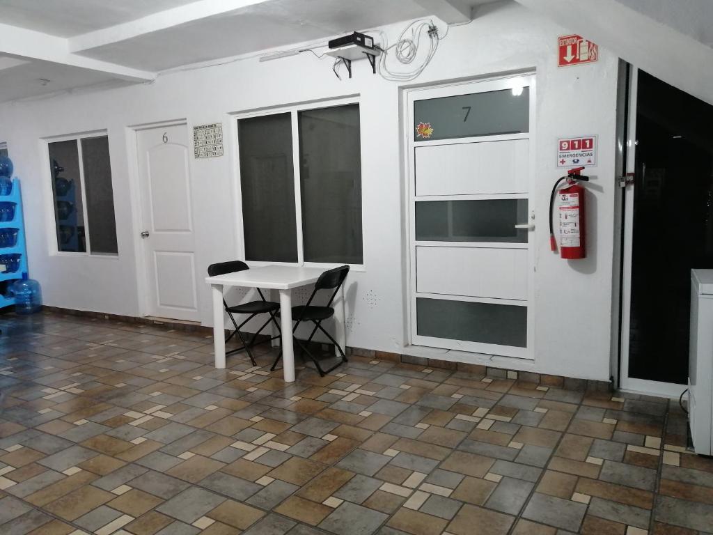 Kuchyň nebo kuchyňský kout v ubytování Hostal Maple