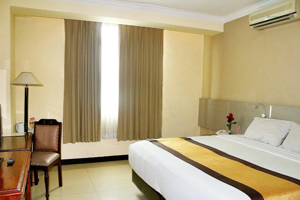 Postel nebo postele na pokoji v ubytování Pandanaran Hotel