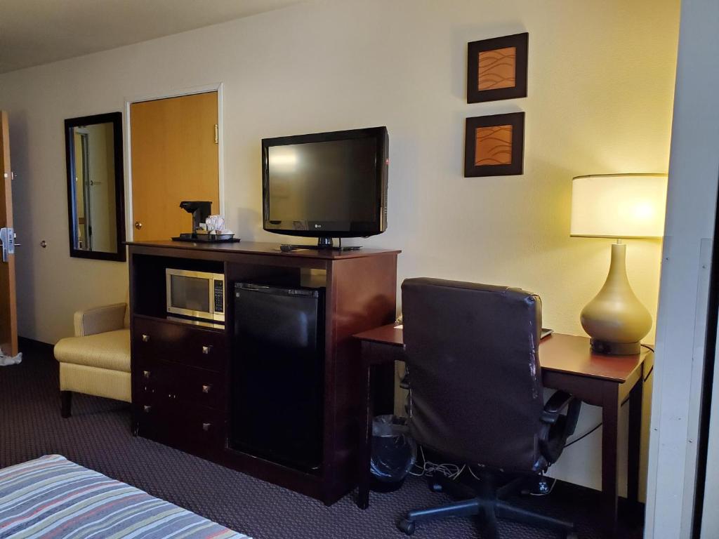 Country Inn & Suites by Radisson, Bend, OR photo