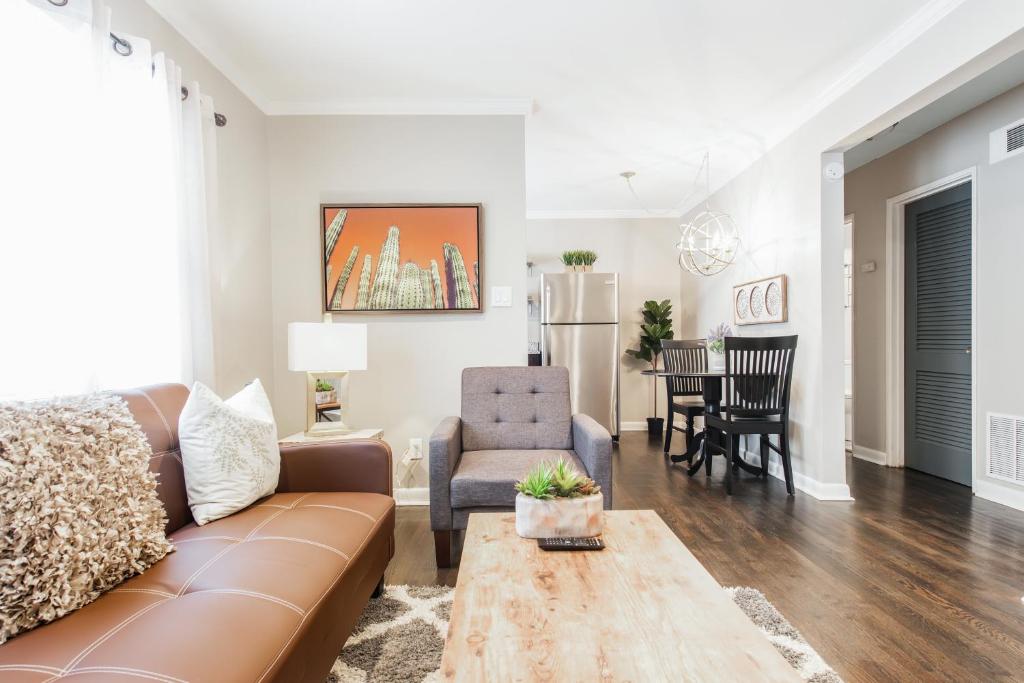 Stylish OneBedroom in Popular Virginia Highland - Apartamento De Una Habitación