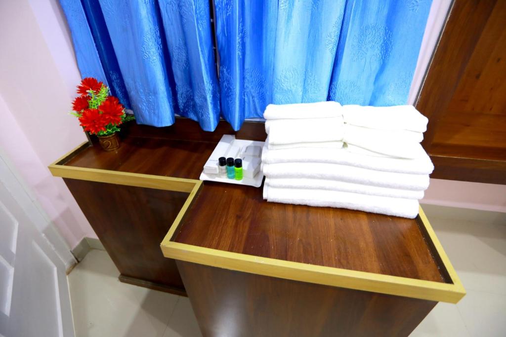 Postel nebo postele na pokoji v ubytování Base9 Cochin Airport Hotel