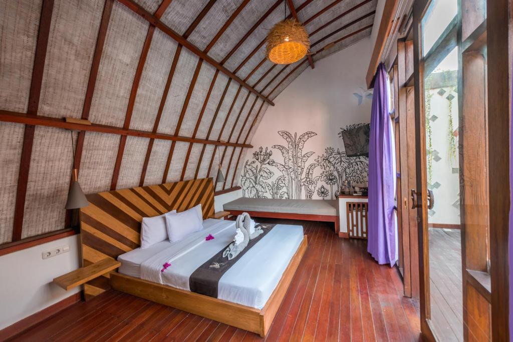 A bed or beds in a room at Camilla Resort