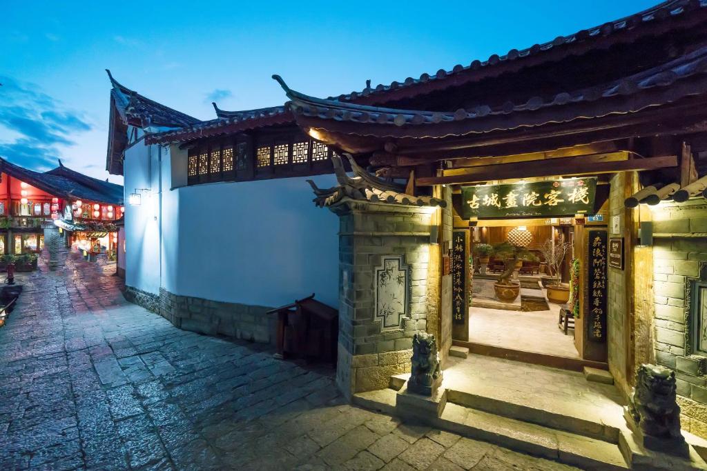 a building in an asianatown at night at Artistic-Suite in Lijiang