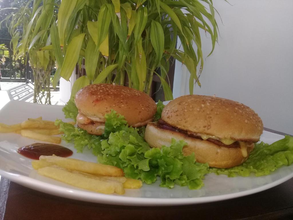 Jídlo v hotelu nebo okolí