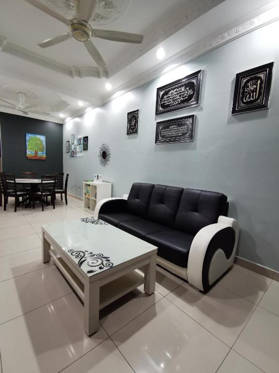 DF ZaheenulFitri Homestay (Muslim Homestay) - Casa De Tres Dormitorios