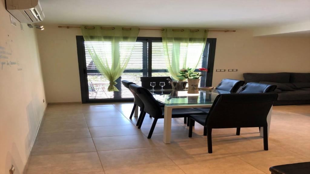 Część wypoczynkowa w obiekcie Fabuloso alojamiento compuesto por 4 chalets adosados de lujo en Panorámica Golf para 28 personas piscina con CIRCUITO SPA
