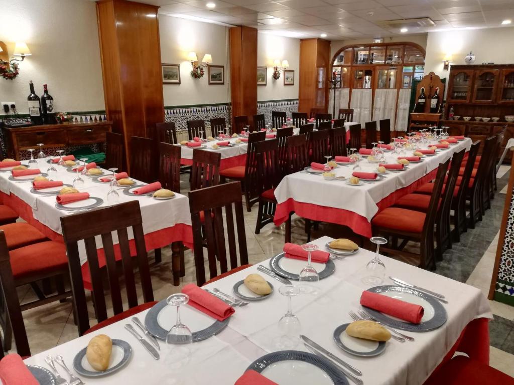 Restauracja lub miejsce do jedzenia w obiekcie Hosteria de Rafi