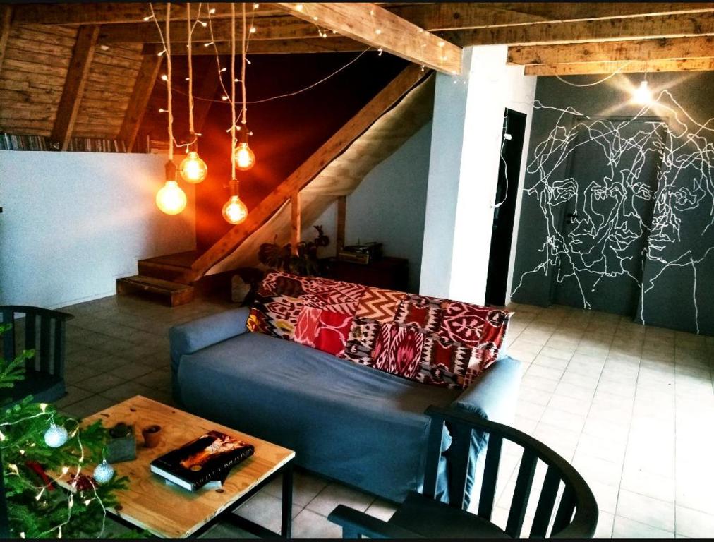 a living room with a blue couch and a table at Trastienda Guest House in El Calafate