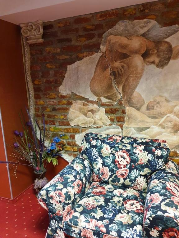 Posezení v ubytování GRAND PIER BOUTIQUE VILLA LUXURY ROOMS BEST DEAL CITY BREAK FROM 49 EUR with one day Free welcome breakfast only for KING DELUXE rooms and bookings for minimum 4 nights