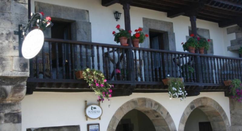 a balcony with potted plants on a building at Posada La Colodra in Los Tojos