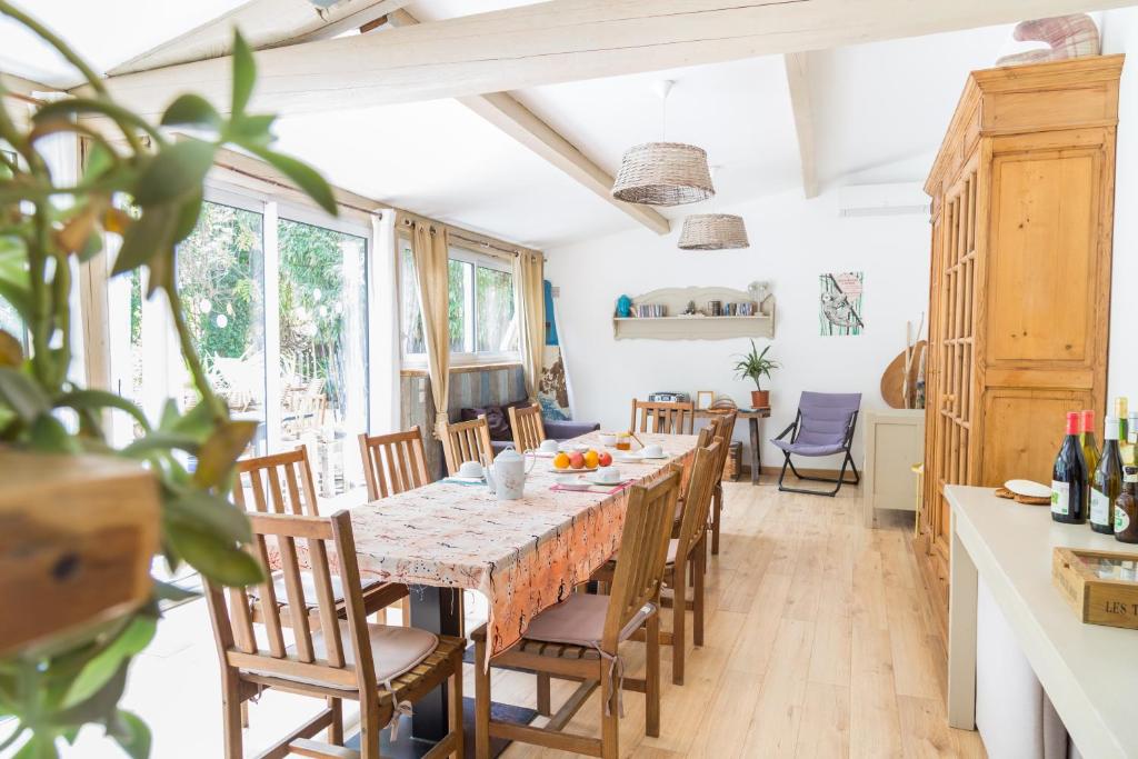 Posezení v ubytování Maison d'hôtes L'îlot bambou