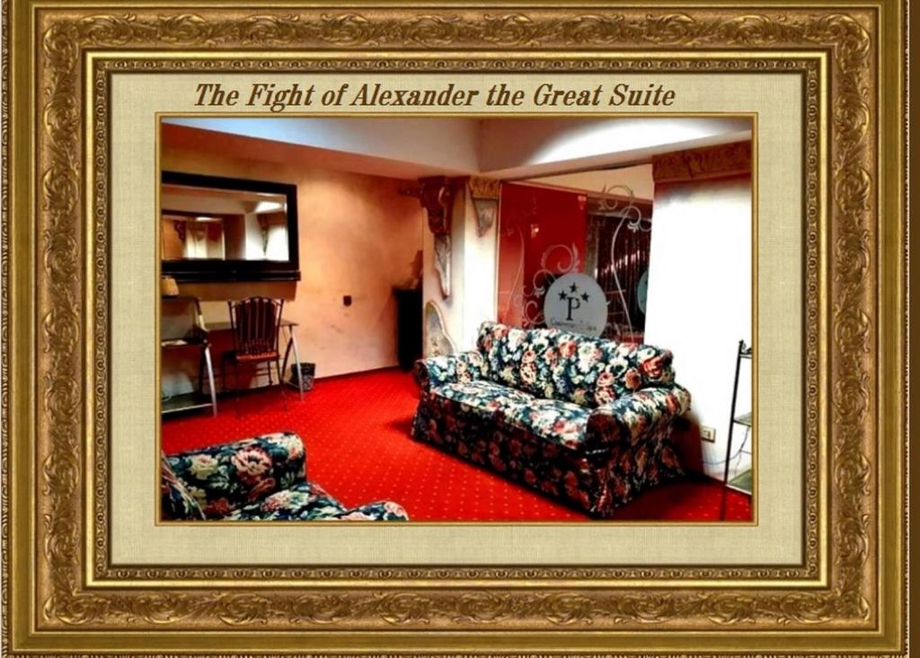 Posezení v ubytování GRAND PIER BOUTIQUE VILLA LUXURY ROOMS BEST DEAL CITY BREAK FROM 49 EUR with one day Free welcome breakfast only for KING DELUXE rooms and bookings for minimum 4 nights