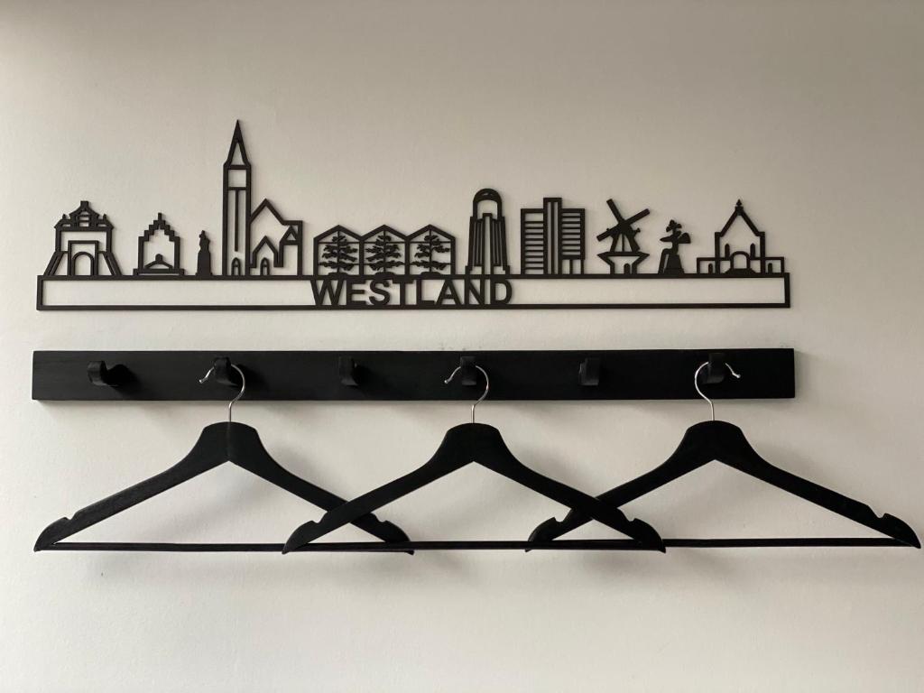 a black shelf with cities on the wall at B&B Bij tante Teun in Naaldwijk