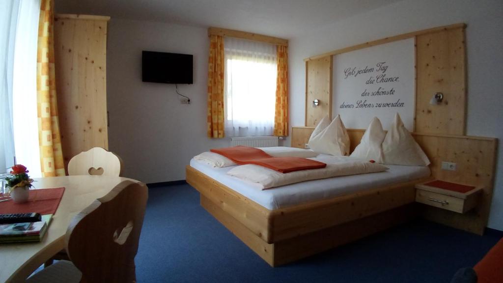 Postel nebo postele na pokoji v ubytování Gästehaus Pürstl-Kocher