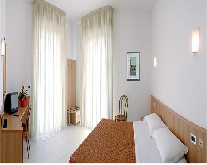 Ristorante Hotel Lucia - 100 mt dal mare - Double Or Twin Room