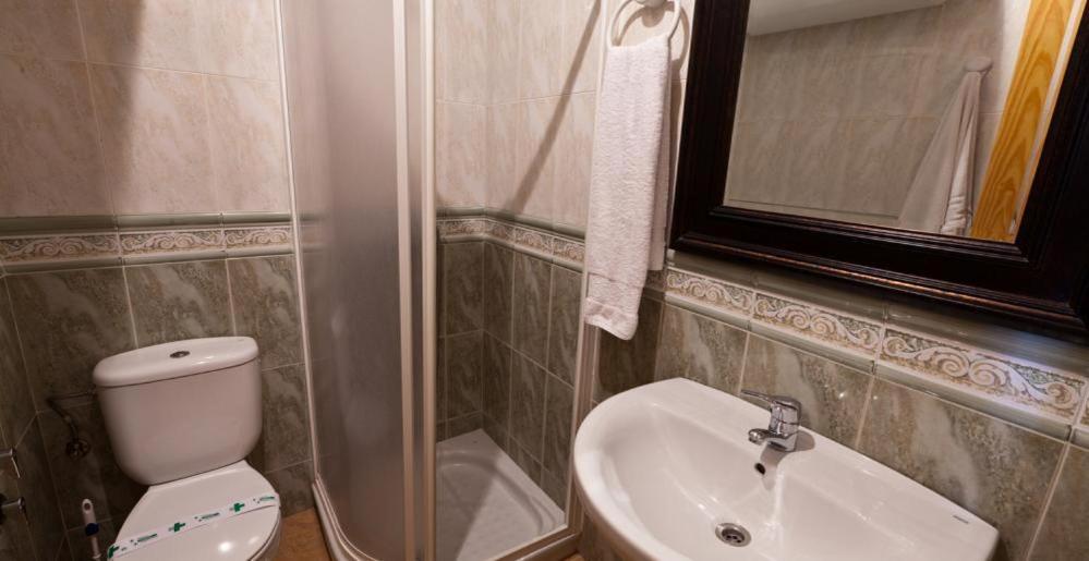 Łazienka w obiekcie Apartamentos Castillo Cazorla
