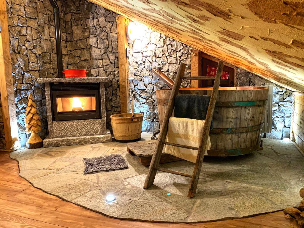 Posezení v ubytování ALLA STALLA Suite & Chalet