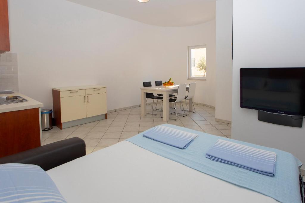 Booking.com: Apartment DOMO , Makarska, Hrvatska - 80 Recenzije gostiju .  Rezervirajte svoj smještaj već sada!