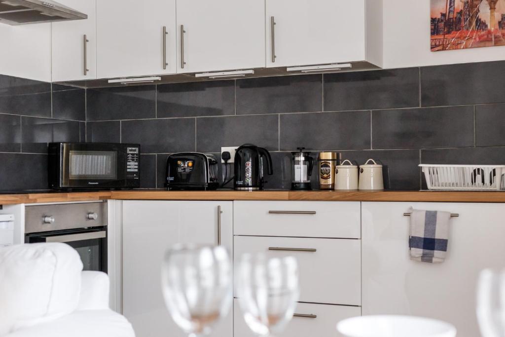 Charming, Well-Equipped Apt - 5 Minutes From Beach - 一居室公寓
