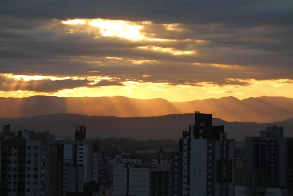  Quarto Top no centro de Criciúma na Via Gastronômica Apto compartilhado com casal de donos