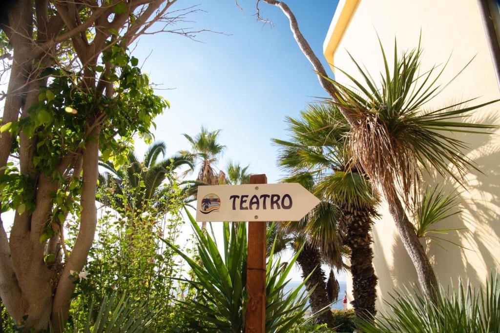 Ogród w obiekcie Il Poggio Di Tropea