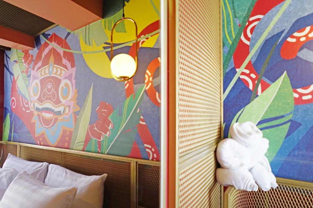 Postel nebo postele na pokoji v ubytování 4 Monkeys Hotel