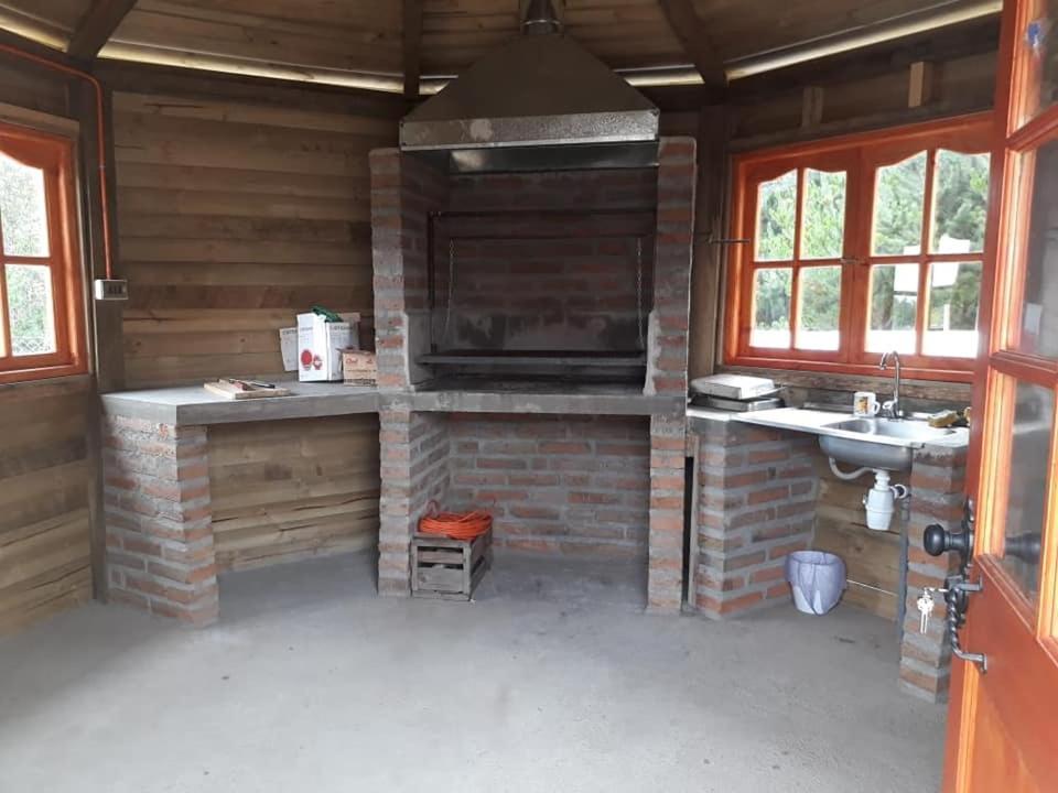 Kuchyň nebo kuchyňský kout v ubytování Cabañas Los Castaños Chovellén