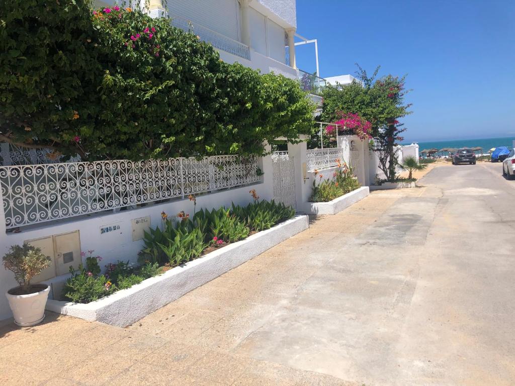 a sidewalk with plants on the side of a building at New cosy 2 bedrooms in La Marsa in La Marsa