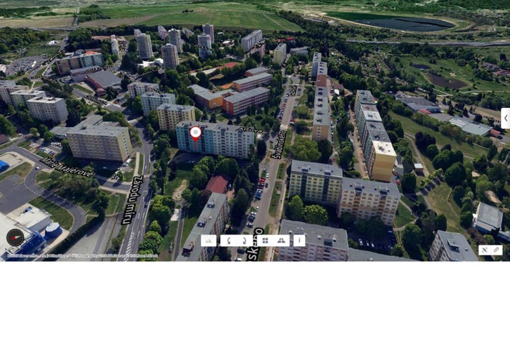 Nespecifikovaný výhled na destinaci Sokolov nebo výhled na město při pohledu z apartmánu
