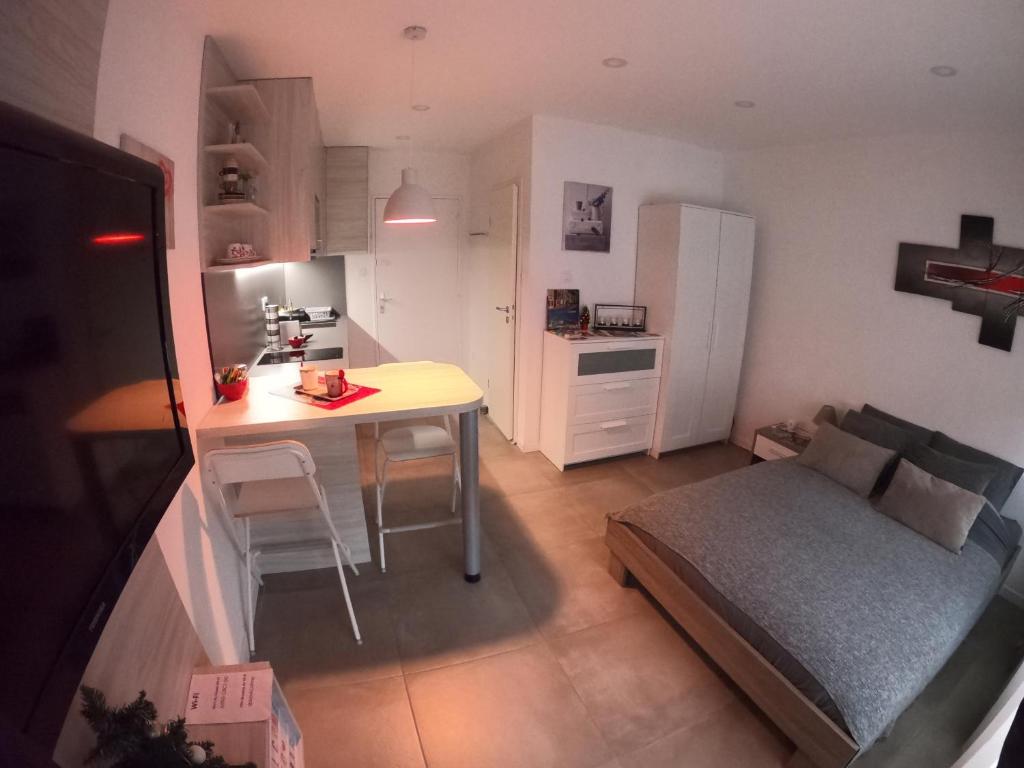 Djokovic's Apartment – photo 16