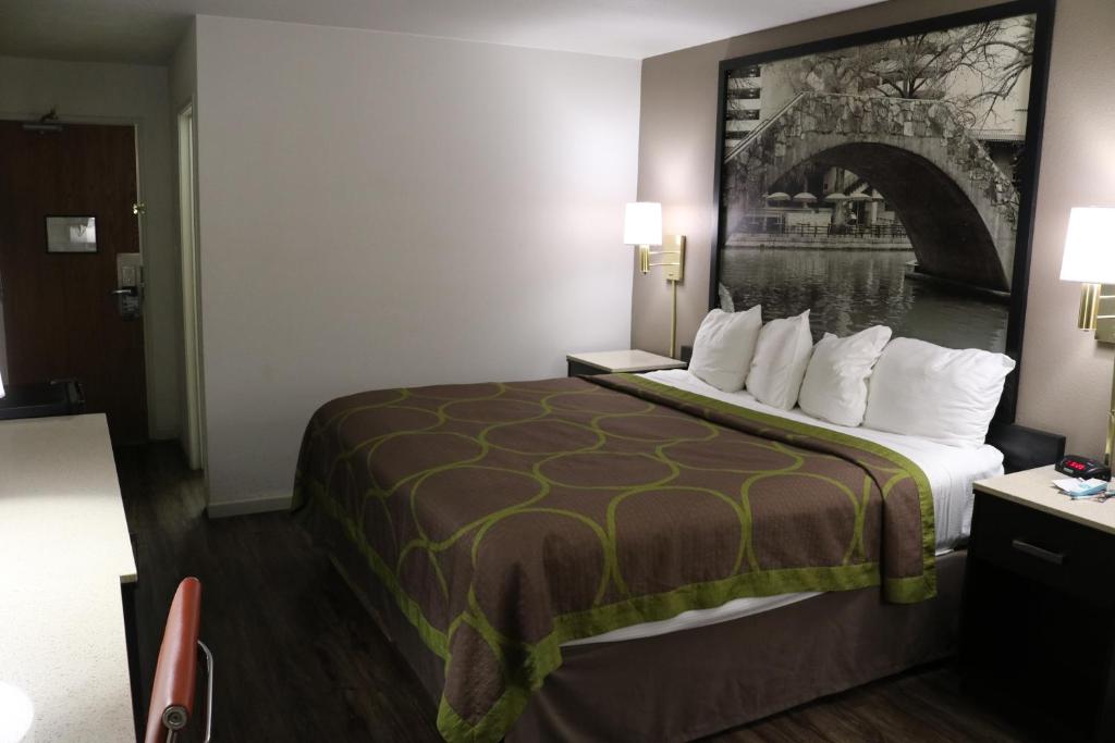 Super 8 by Wyndham San Antonio/I-35 North - Room King - Non-fumeur