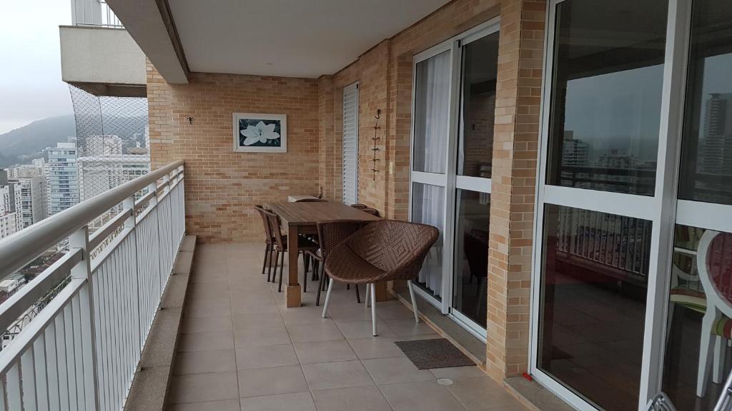  Quarto/suíte em residência famíliar
