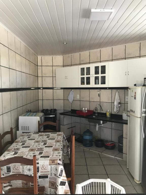  Casa de praia em condomínio fechado com piscina própria