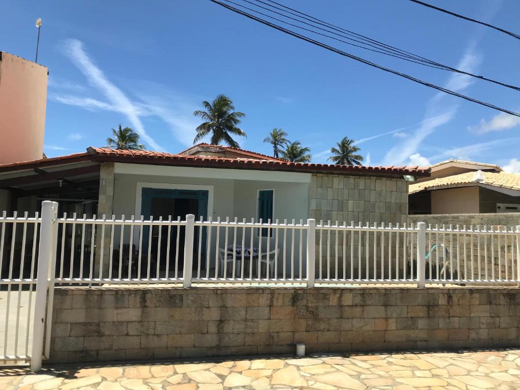  Casa de praia em condomínio fechado com piscina própria