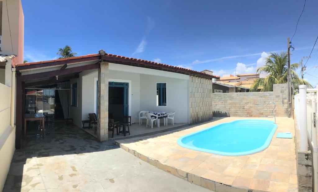  Casa de praia em condomínio fechado com piscina própria